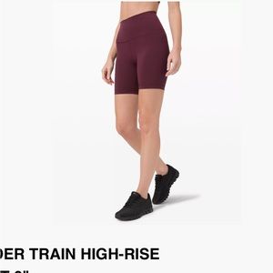 NWOT Lululemon Wunder Train High rise bike short 6”